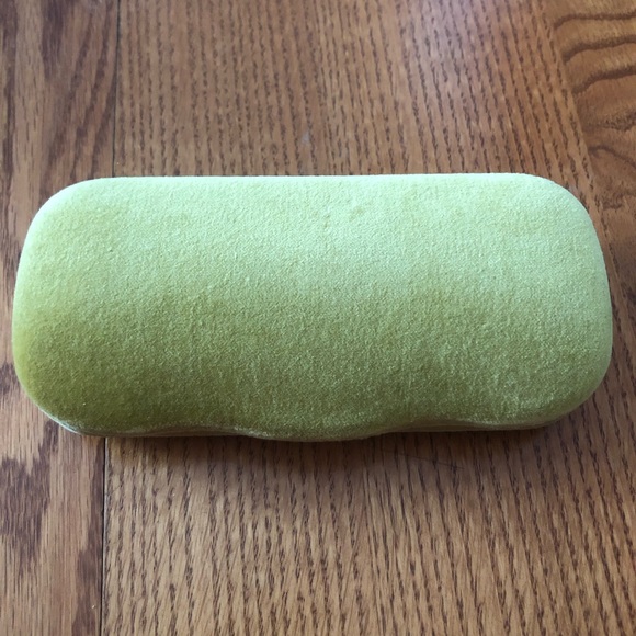 🕶 NEW Gucci Velvet hard clam-shell case - Picture 2 of 4